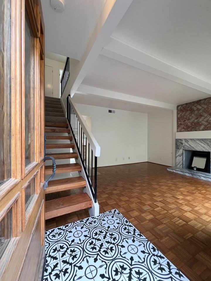 937 Hunt Ave - Photo 2 of 29