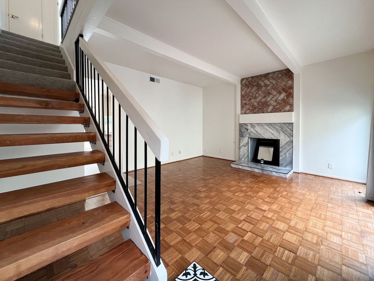 937 Hunt Ave - Photo 3 of 29