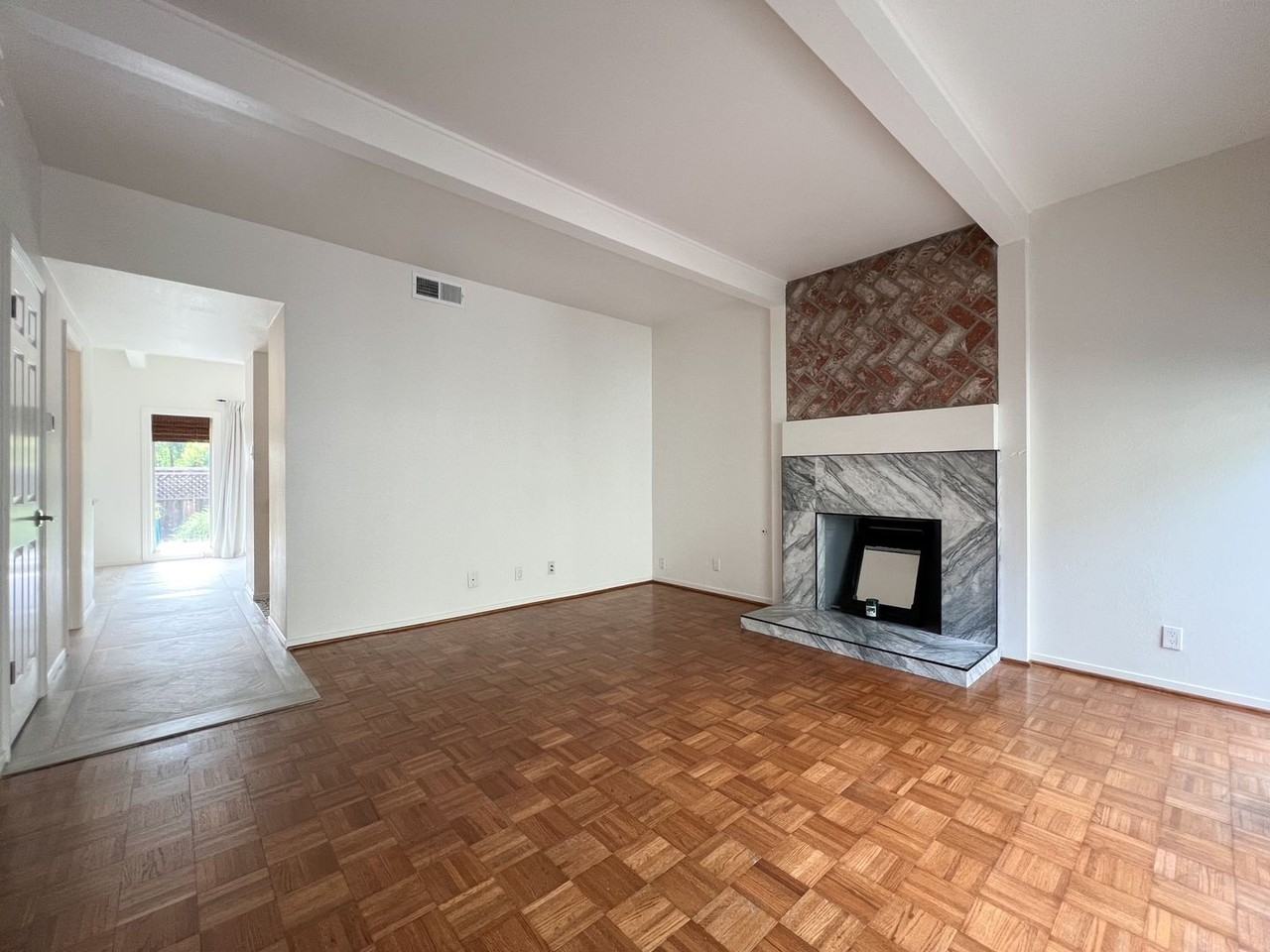 937 Hunt Ave - Photo 4 of 29