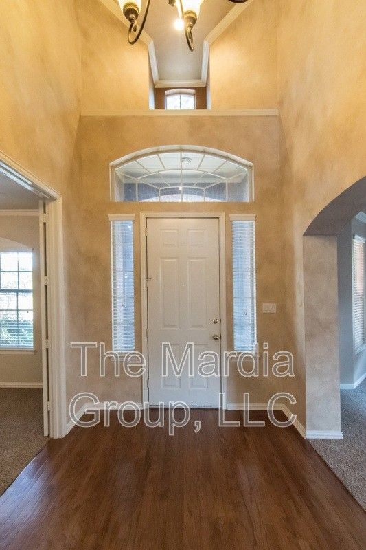 5403 Exeter Dr - Photo 3 of 37