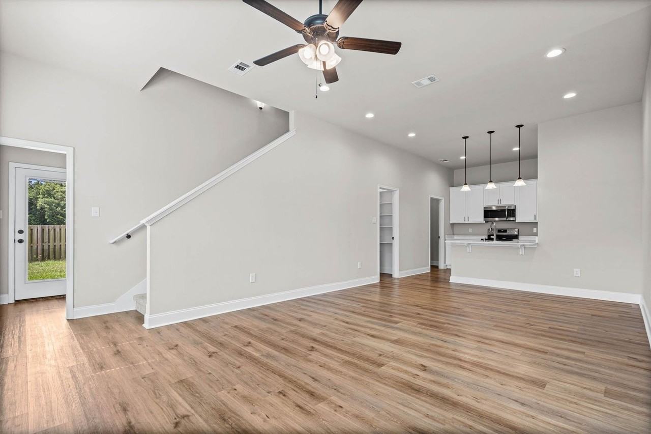950 Gibson Ct - Photo 2 of 25