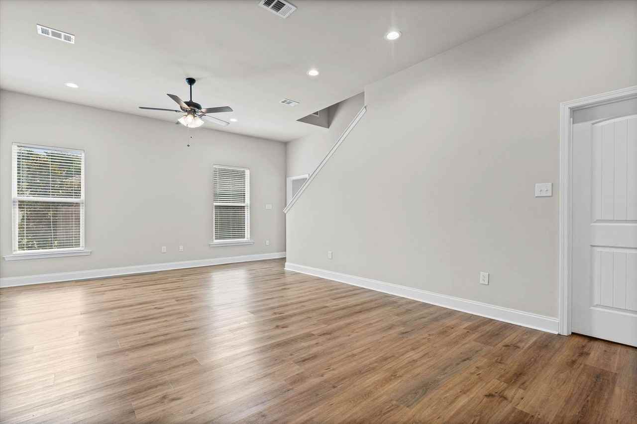 950 Gibson Ct - Photo 3 of 25