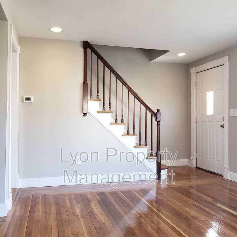 28 Lauder Ave - Photo 3 of 15