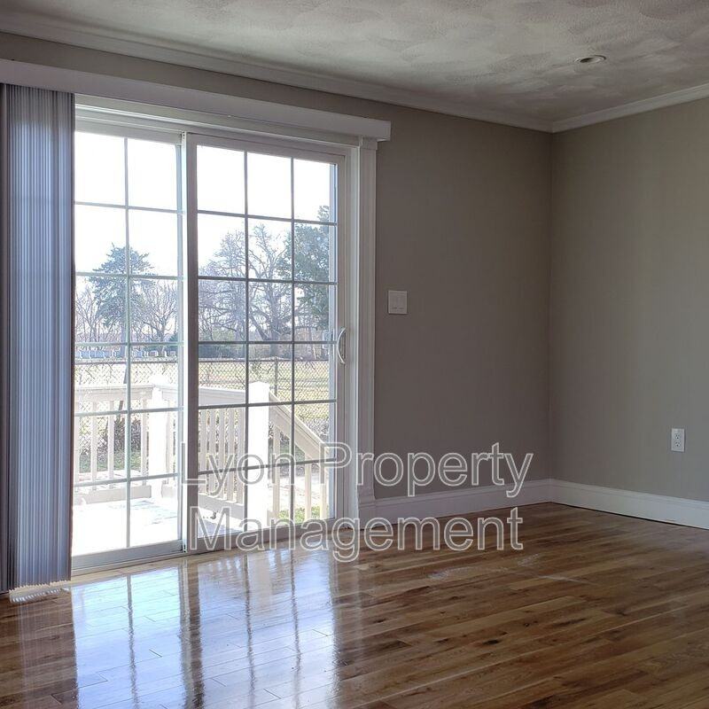 28 Lauder Ave - Photo 7 of 15