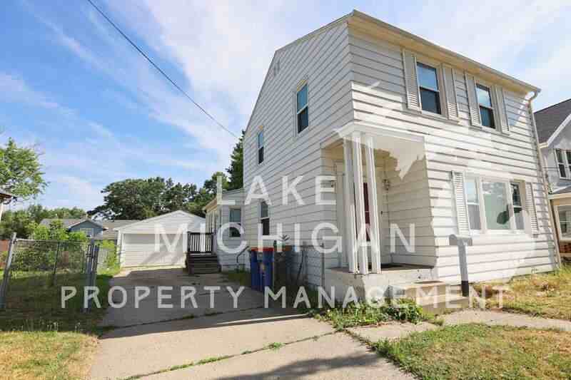 841 Capen St Ne - Photo 2 of 2
