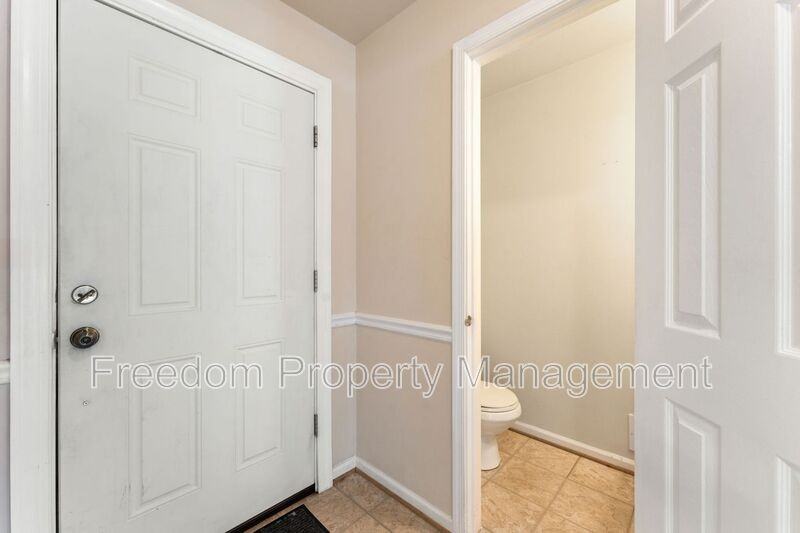 726 Pine Tree Ct - Photo 7 of 36