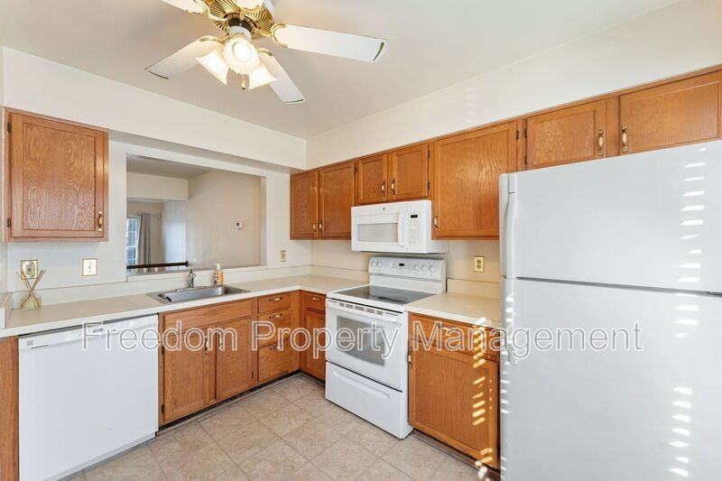 726 Pine Tree Ct - Photo 2 of 36