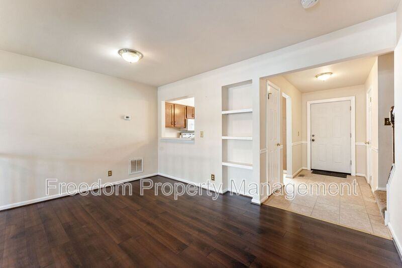 726 Pine Tree Ct - Photo 3 of 36