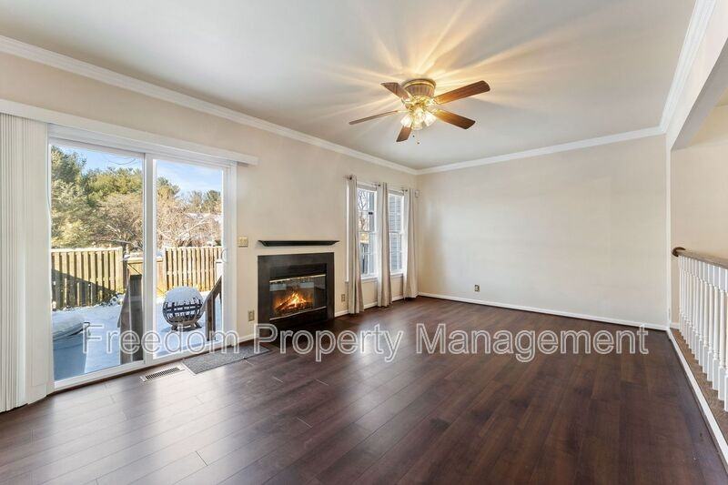726 Pine Tree Ct - Photo 4 of 36