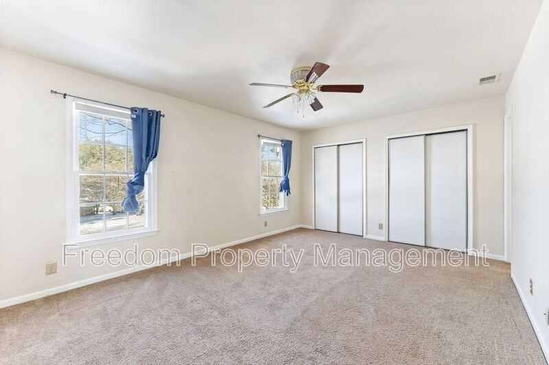 726 Pine Tree Ct - Photo 5 of 36