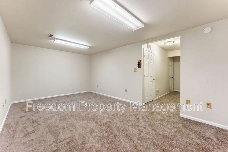 726 Pine Tree Ct - Photo 6 of 36