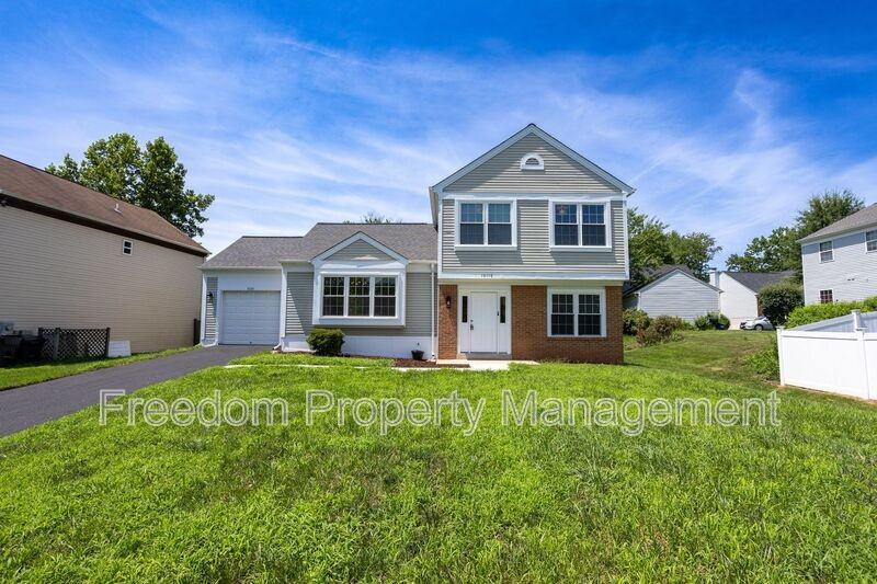 10116 Wimbledon Ct - Photo 2 of 50