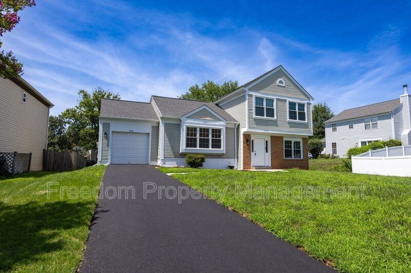 10116 Wimbledon Ct - Photo 4 of 50