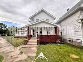 featured image of 1233 Halstead St
