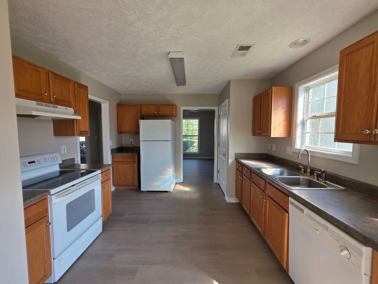 1481 Legion Dr - Photo 3 of 19