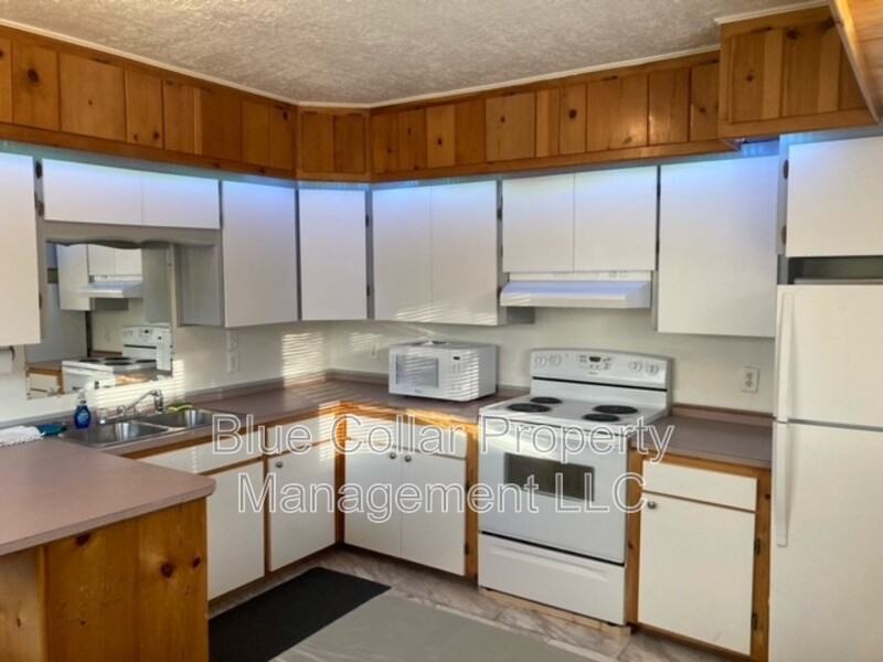 311 Adams St - Photo 3 of 8