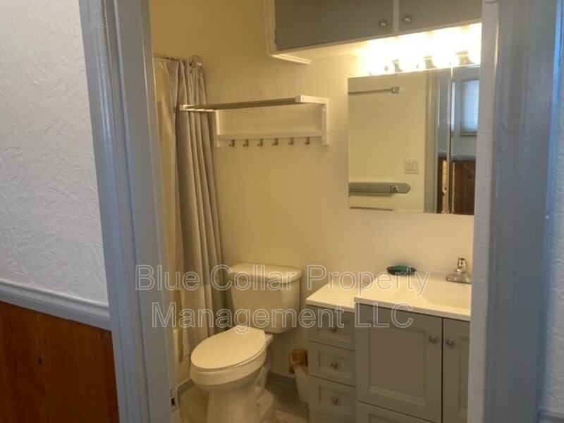 311 Adams St - Photo 5 of 8