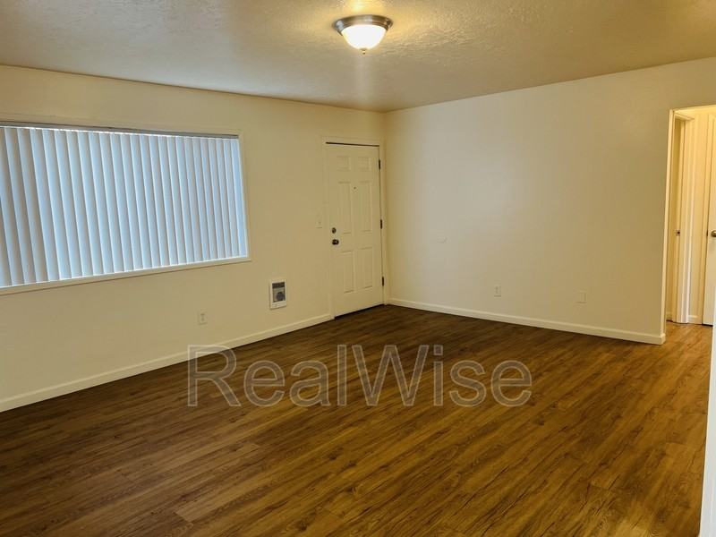 2629 Se 145th Ave - Photo 3 of 19