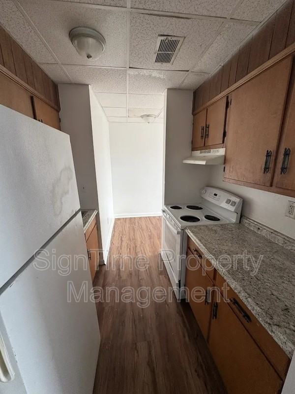 112 W Franklin St - Photo 2 of 13