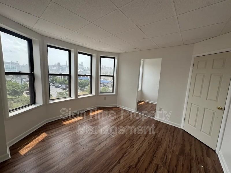 112 W Franklin St - Photo 6 of 13