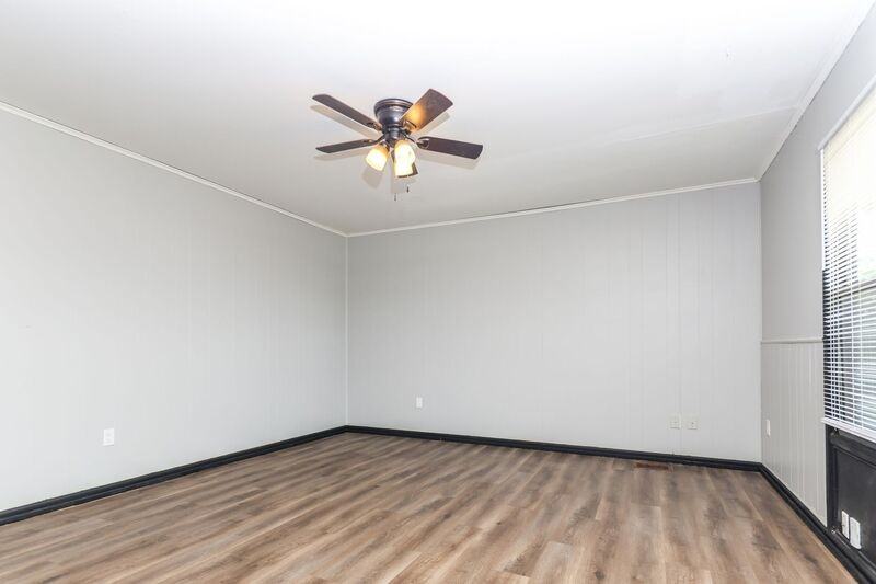 814 S Burnett Rd - Photo 7 of 10