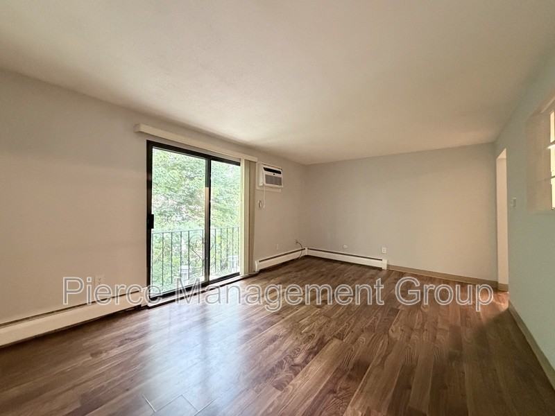 123 English Village Rd - Photo 3 of 12