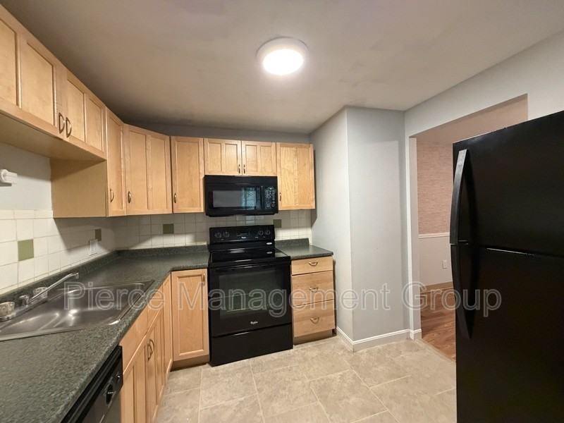 123 English Village Rd - Photo 7 of 12