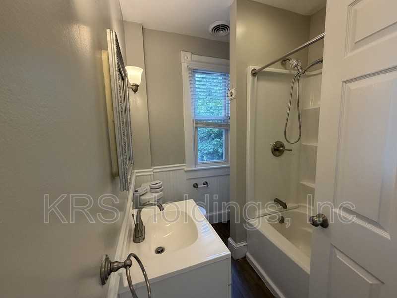 1110 Park Ave - Photo 7 of 13