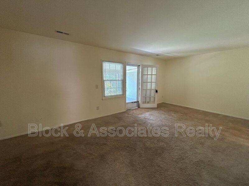 2962 - Photo 5 of 12