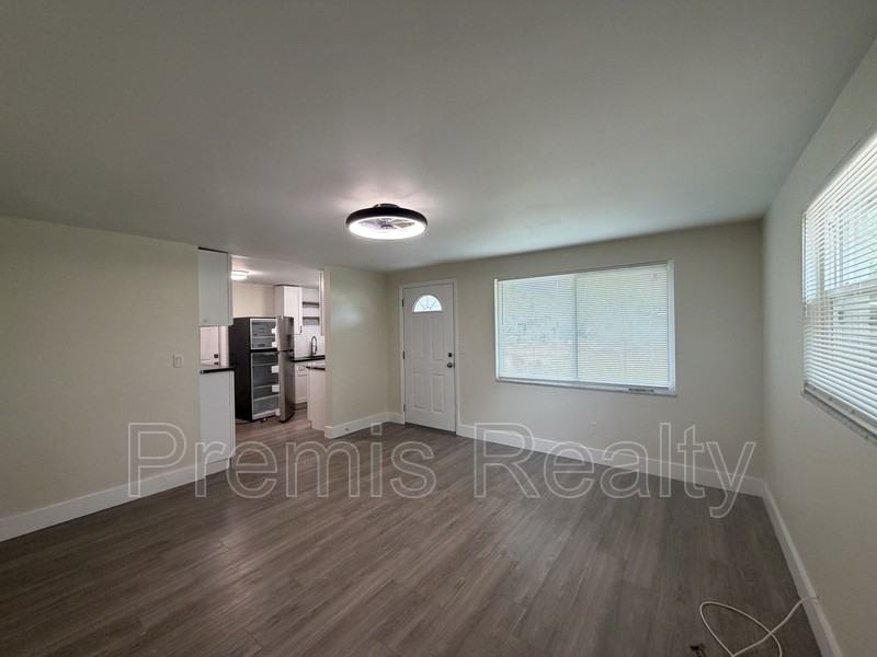 2028 N Betty Ln - Photo 6 of 15