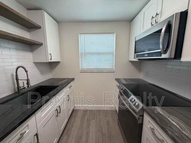 2028 N Betty Ln - Photo 6 of 15