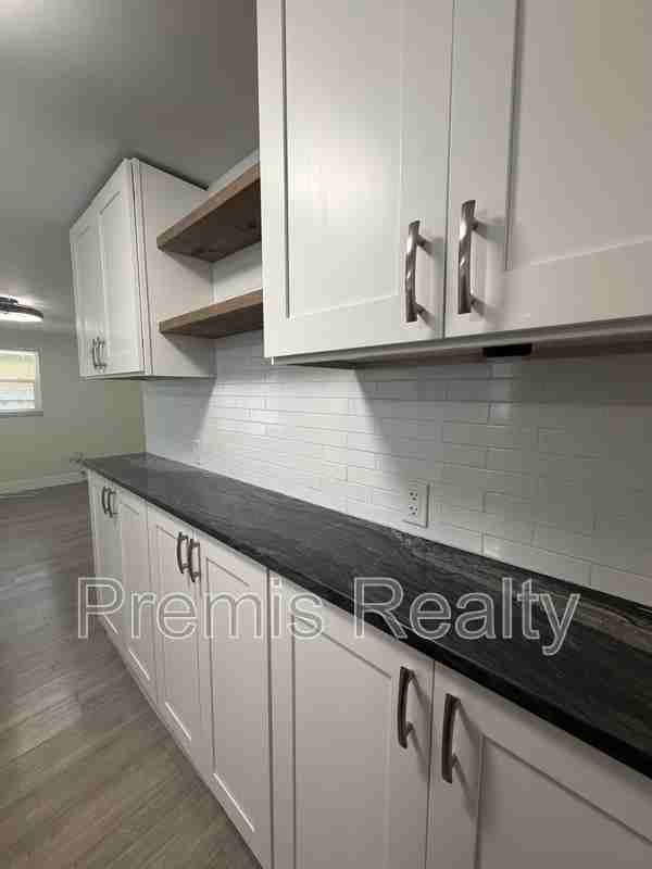 2028 N Betty Ln - Photo 7 of 15