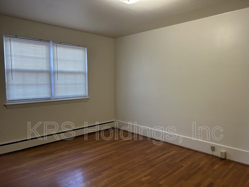 383 Monticello Ave - Photo 3 of 8