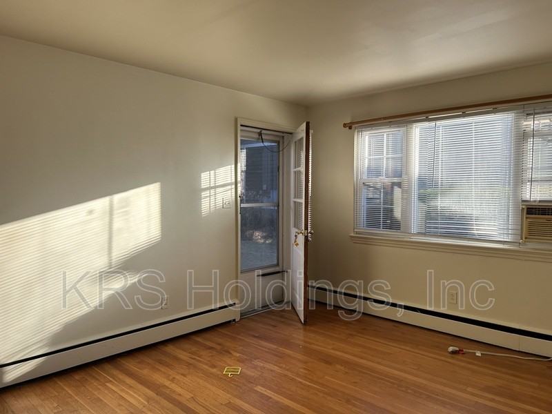 383 Monticello Ave - Photo 5 of 8