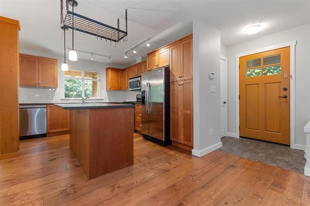 1734 Robins Roost - Photo 4 of 29