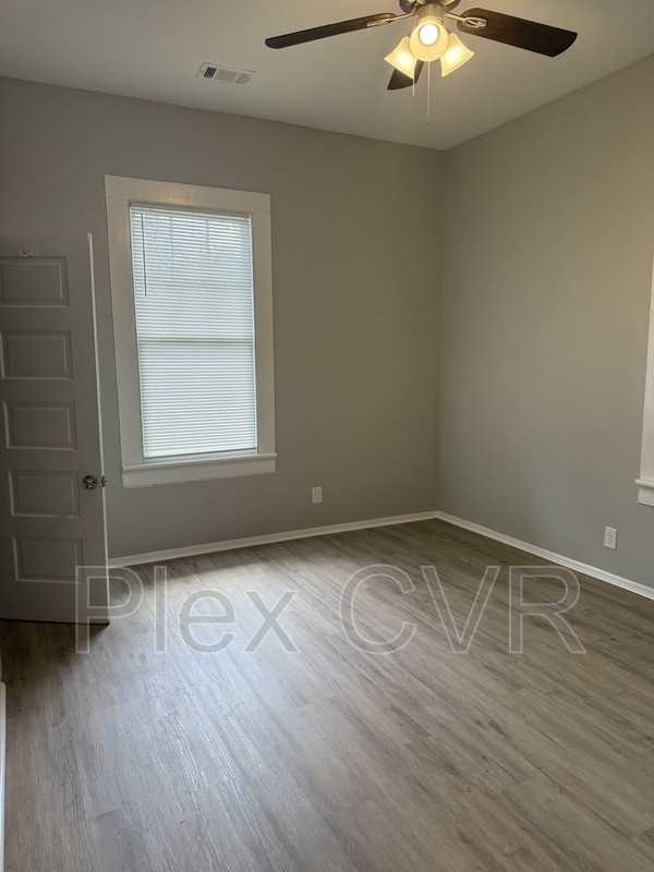 1429 Brewer Ave - Photo 3 of 8