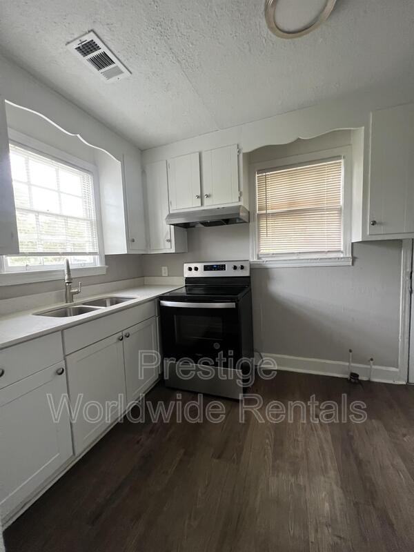 829 Brooks Rd - Photo 3 of 10