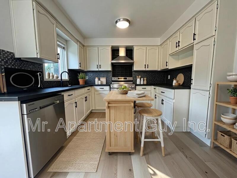 6687 Bansbridge Cres - Photo 7 of 15
