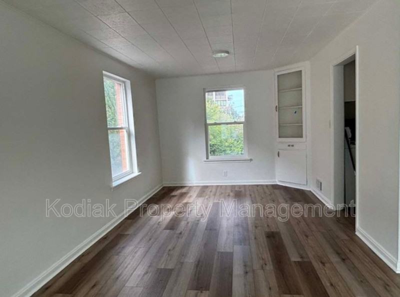 237 N Center St - Photo 6 of 12