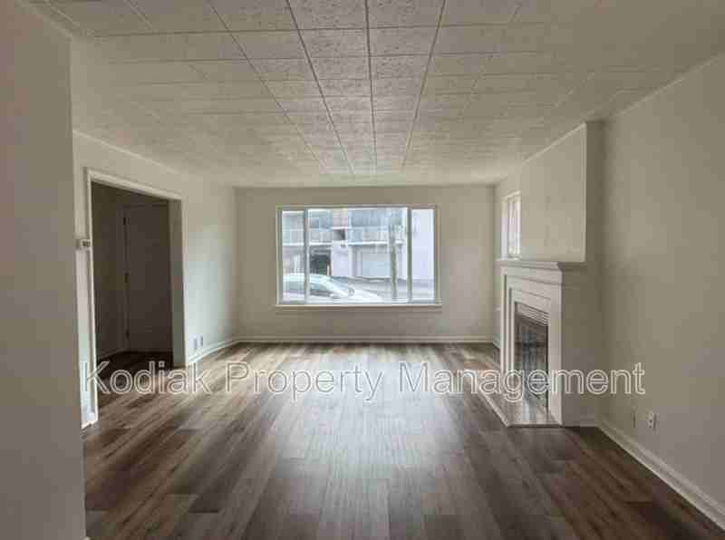 237 N Center St - Photo 7 of 12