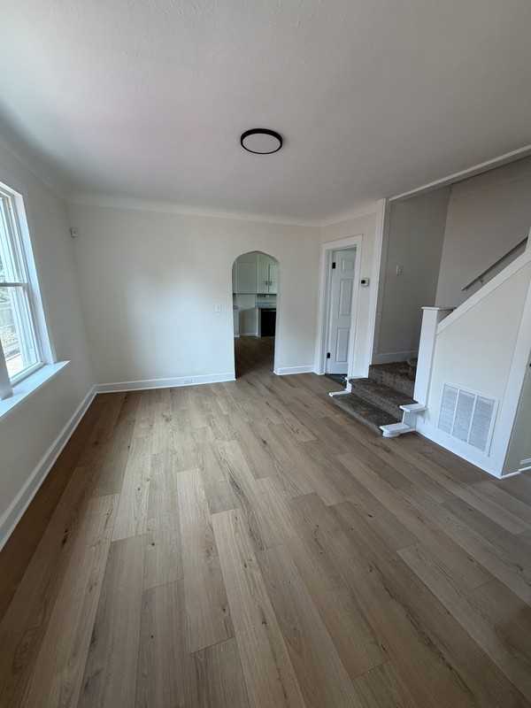9805 Nelson Ave - Photo 2 of 9