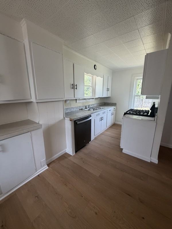 9805 Nelson Ave - Photo 3 of 9