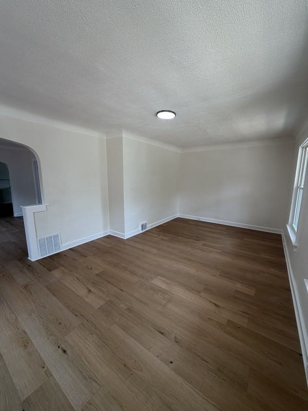 9805 Nelson Ave - Photo 4 of 9