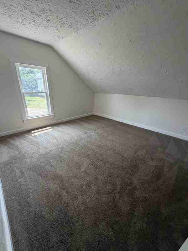 9805 Nelson Ave - Photo 5 of 9