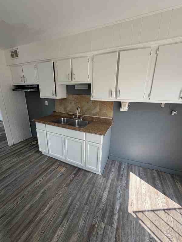16317 Clearview Ave - Photo 6 of 7