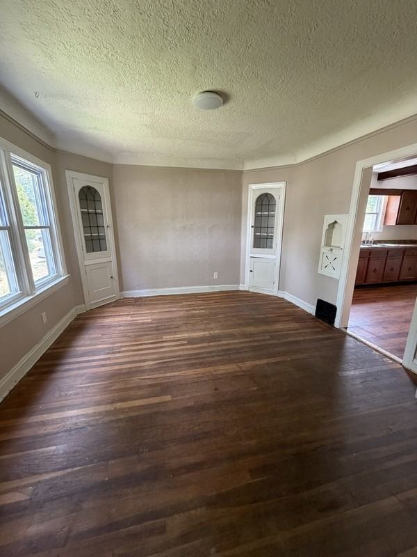 3830 E 147th St - Photo 4 of 10