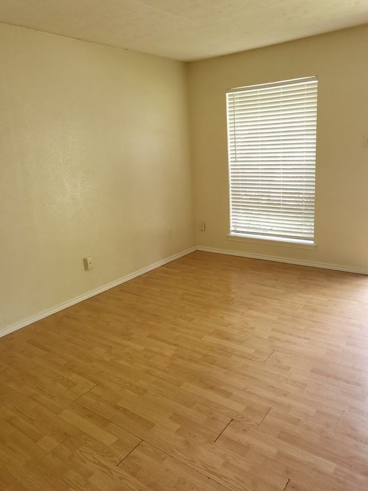 7326 Harold Walker Dr - Photo 4 of 12