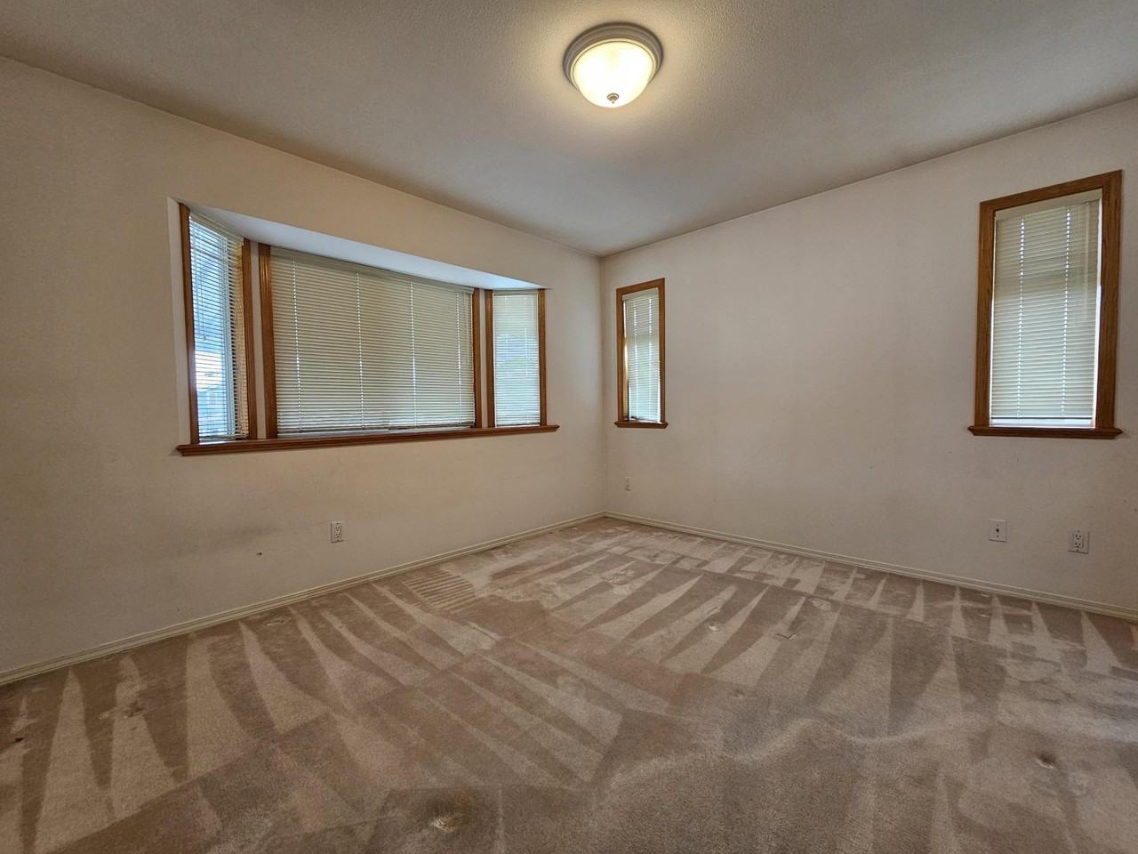 6083 Beatrice Street - Photo 5 of 18