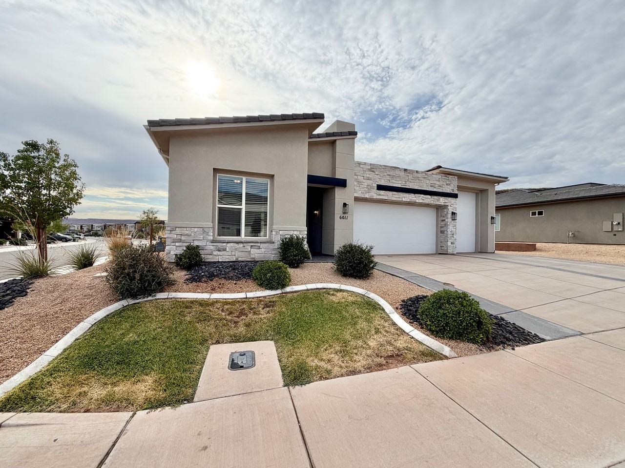 6011 S Bunda Way - Photo 3 of 39