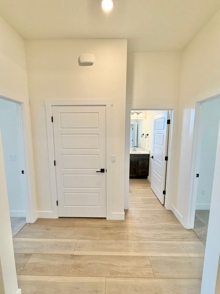 6011 S Bunda Way - Photo 5 of 39